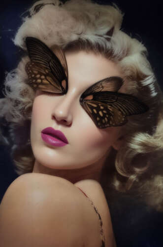 DIFFERENT FOR GIRLS N°7