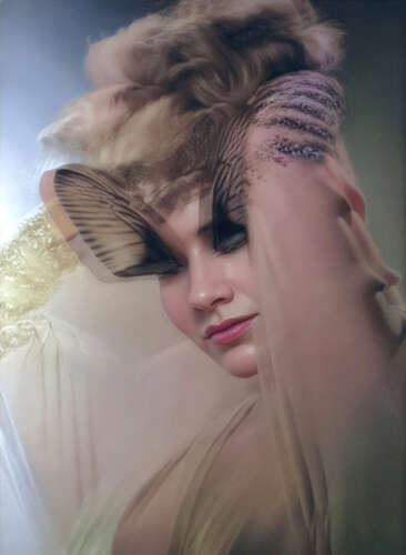 DIFFERENT FOR GIRLS N°8